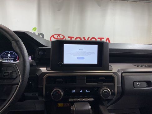 Used 2025 Toyota Tacoma SR5 AWD/4WD image 31