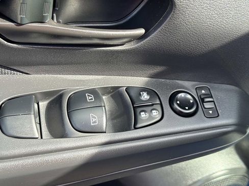 Certified 2025 Nissan Kicks Play S image 17