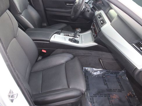 Used 2012 BMW 550i xDrive Sedan image 34