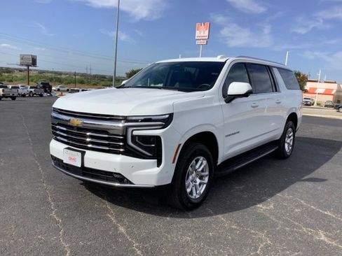 Certified 2026 Chevrolet Suburban LT w/ Comfort Package AWD/4WD image 1