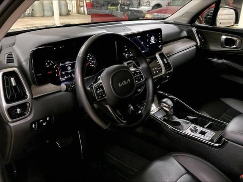 Used 2023 Kia Sorento EX AWD/4WD image 13