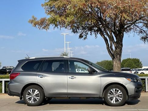 Used 2017 Nissan Pathfinder S FWD image 3