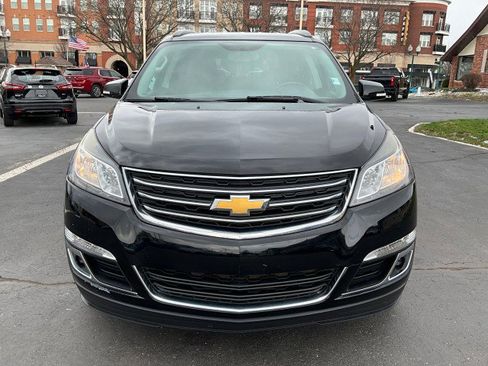 Used 2017 Chevrolet Traverse LT w/ Style and Technology Package image 2