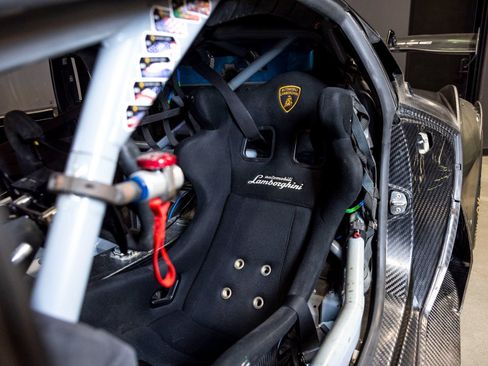 Used 2022 Lamborghini Huracan EVO RWD image 17