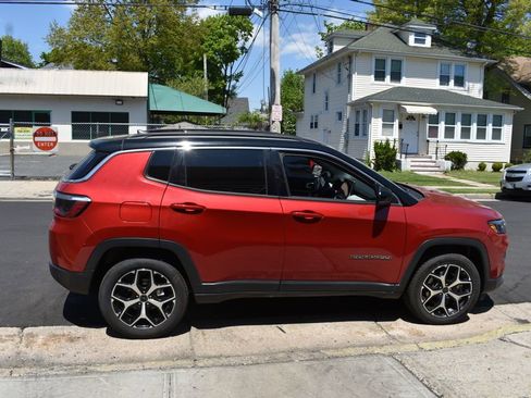 Used 2025 Jeep Compass Limited AWD/4WD image 5