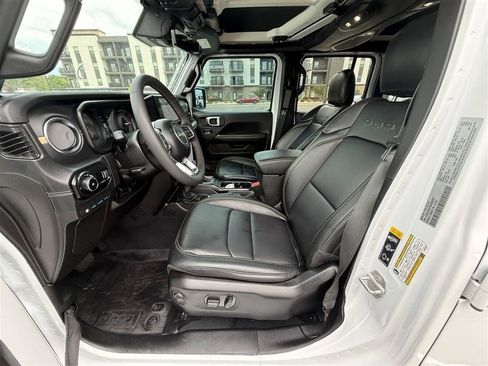 Used 2024 Jeep Wrangler Unlimited Sahara w/ Technology Group AWD/4WD image 19
