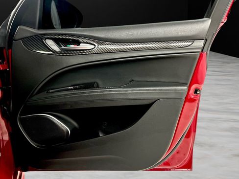 Used 2020 Alfa Romeo Stelvio Ti w/ Nero Edizione image 34