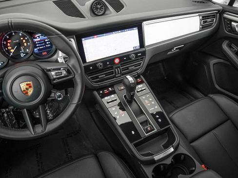 Certified 2026 Porsche Macan AWD/4WD image 18