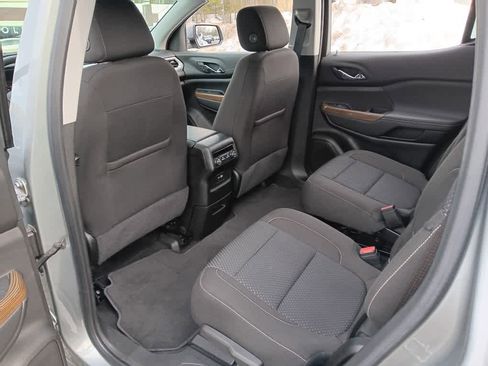 Used 2023 GMC Acadia SLE image 14