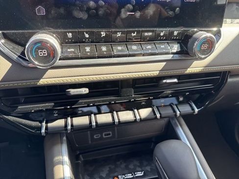 New 2026 Chevrolet Colorado ZR2 w/ Technology Package AWD/4WD image 26
