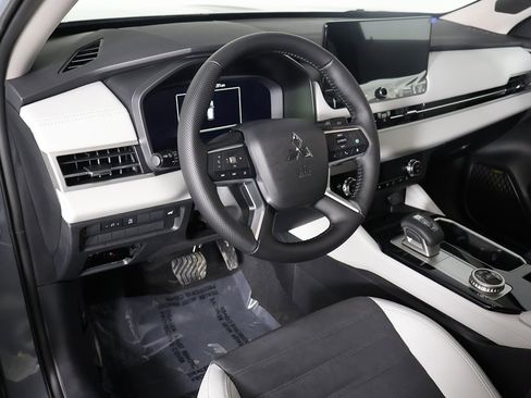 New 2026 Mitsubishi Outlander SE image 30