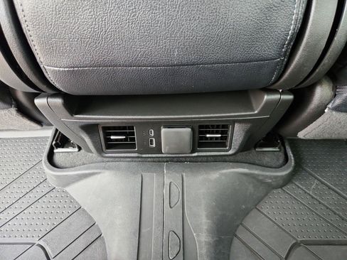 Used 2024 Chevrolet Silverado 2500 LT AWD/4WD image 22