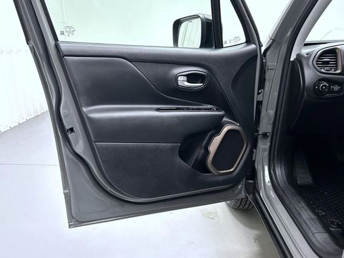 Used 2023 Jeep Renegade Latitude w/ Sun/Sound Group image 9