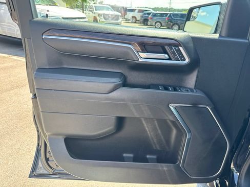 Used 2025 GMC Sierra 1500 SLT AWD/4WD image 9