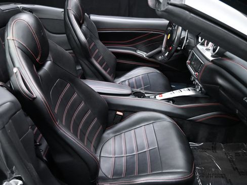 Used 2016 Ferrari California T image 68