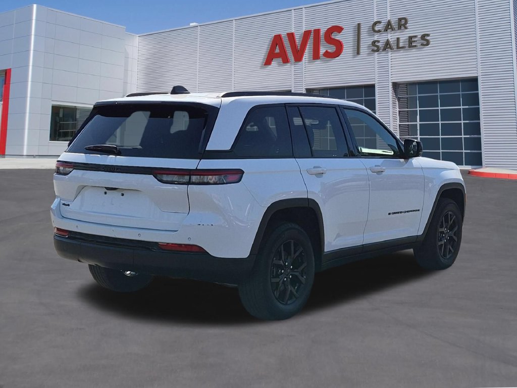 Used 2025 Jeep Grand Cherokee Altitude AWD/4WD image 6