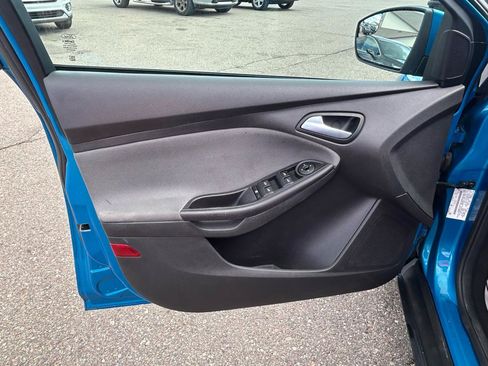 Used 2014 Ford Focus SE w/ SE Winter Package FWD image 14