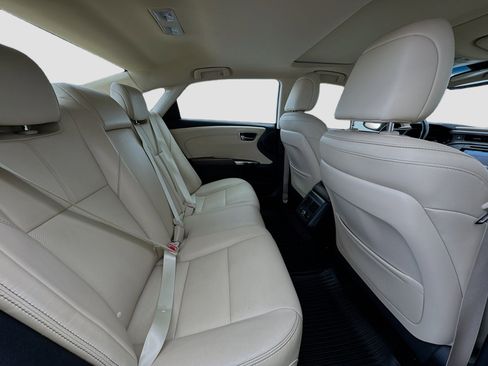 Used 2018 Toyota Avalon Limited image 18