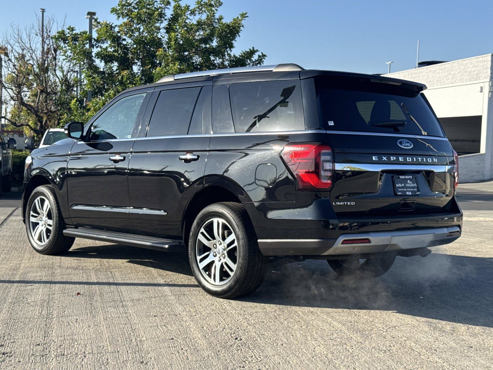 Used 2024 Ford Expedition Limited RWD image 4