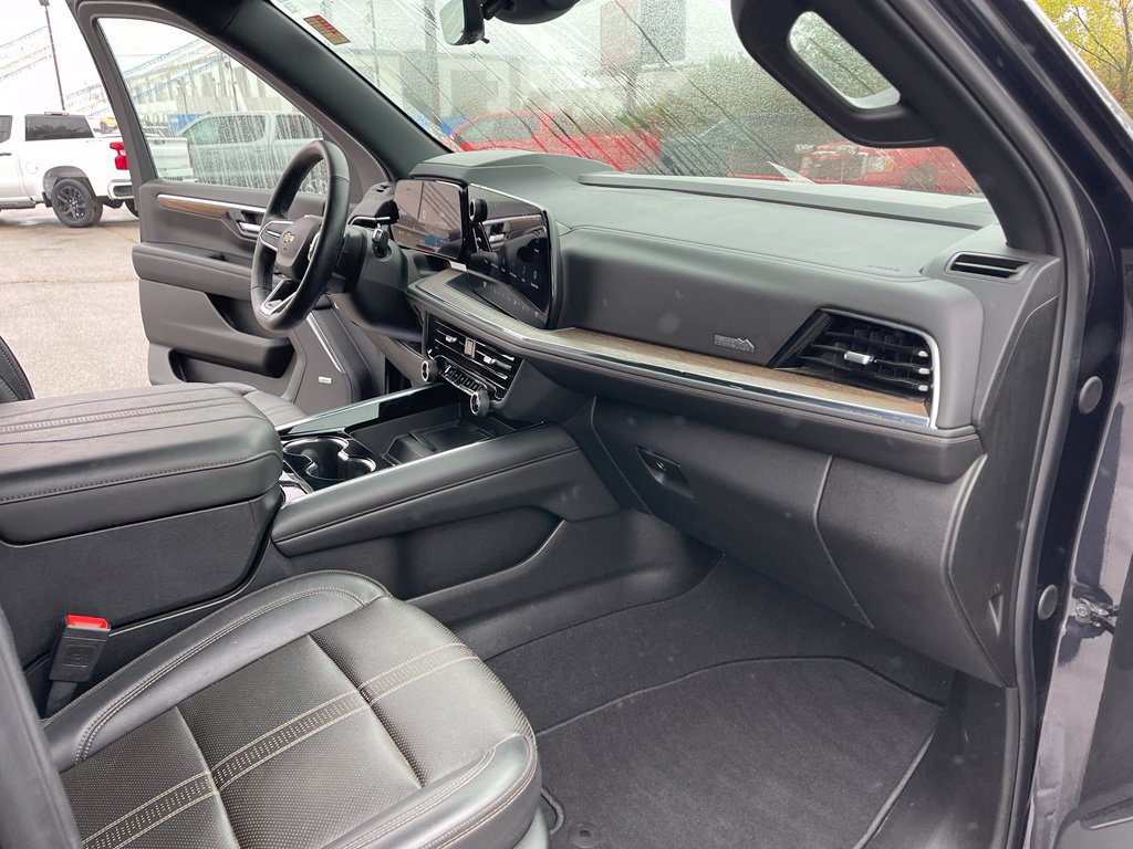 Used 2025 Chevrolet Suburban High Country AWD/4WD image 18