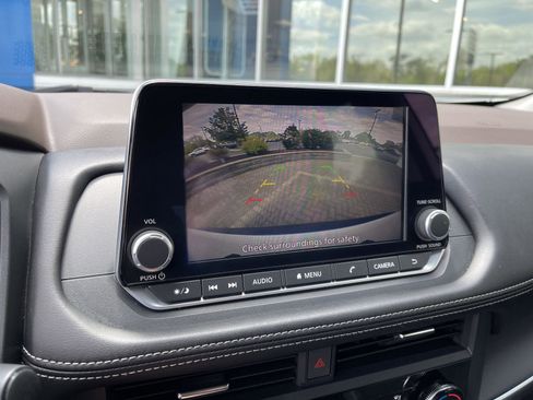 Used 2023 Nissan Rogue S FWD image 22