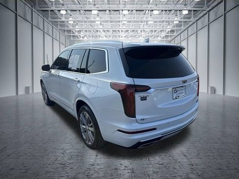 Used 2023 Cadillac XT6 Premium Luxury w/ Technology Package FWD image 3