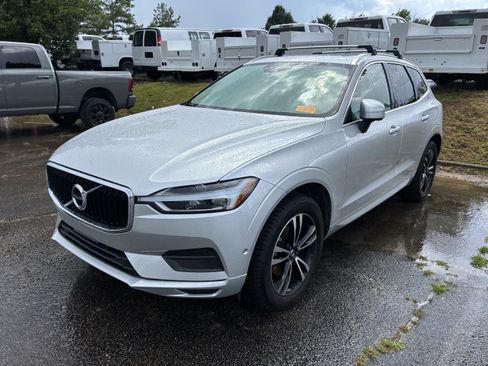 Used 2019 Volvo XC60 T5 Momentum w/ Multimedia Package AWD/4WD image 3