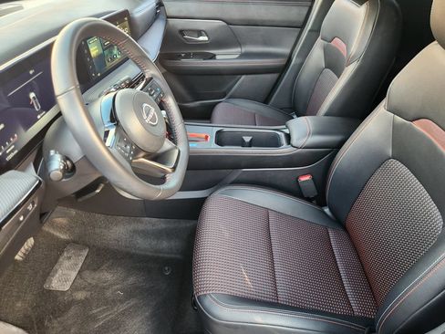 Used 2025 Nissan Kicks SR FWD image 13