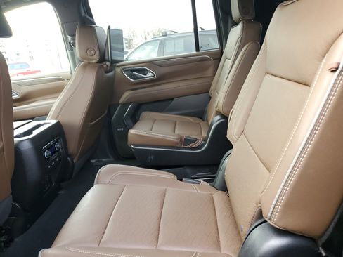 Used 2024 Chevrolet Suburban High Country w/ Advanced Technology Package image 29