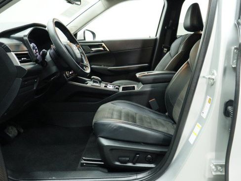 Used 2024 Mitsubishi Outlander SE FWD image 7