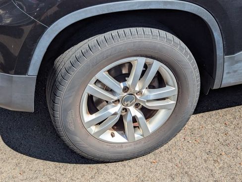 Used 2016 Volkswagen Tiguan S FWD image 10
