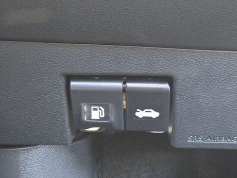 Used 2025 Nissan Versa SR w/ Trunk Package FWD image 20