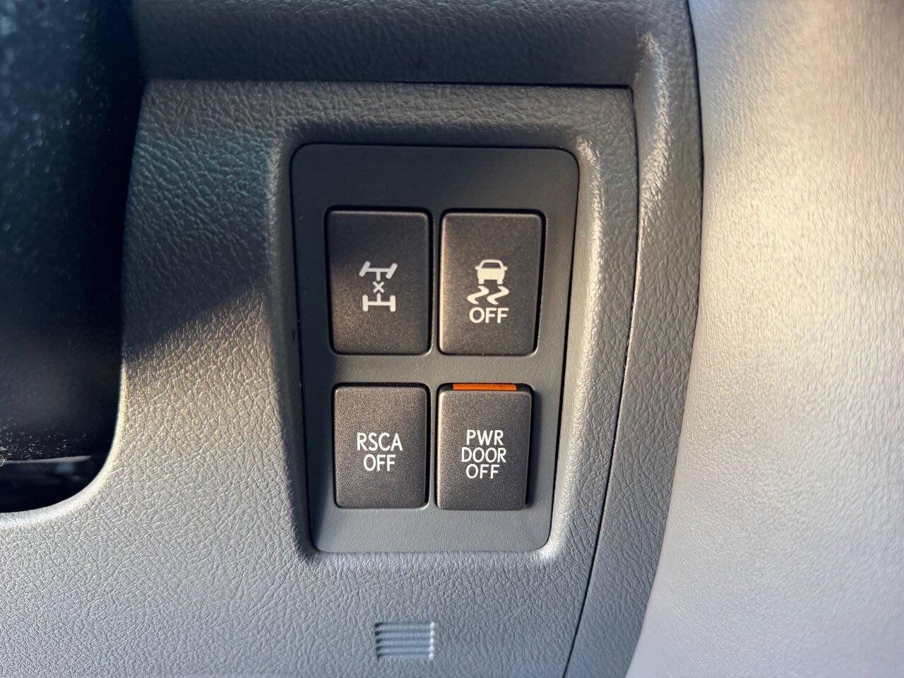 Used 2010 Lexus LX 570 4WD w/ Preferred Accessory Package image 23