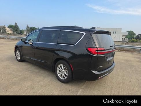 Used 2022 Chrysler Pacifica Touring-L FWD image 3
