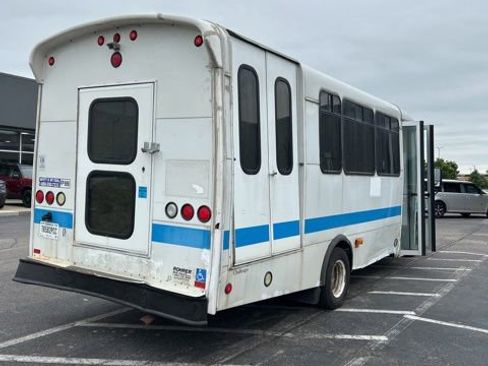 Used 2011 Ford E-450 and Econoline 450 Super Duty w/ Shuttle Bus Prep Pkg RWD image 5