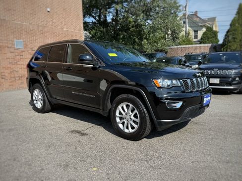 Used 2022 Jeep Grand Cherokee Laredo X AWD/4WD image 3