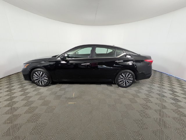 Used 2025 Nissan Altima 2.5 SV FWD image 21