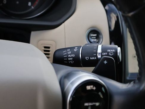 Used 2019 Land Rover Discovery SE AWD/4WD image 35
