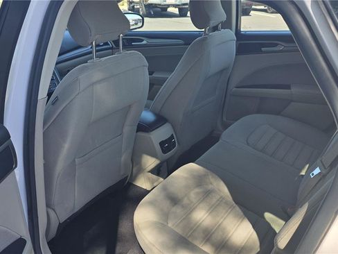 Used 2019 Ford Fusion SE FWD image 12