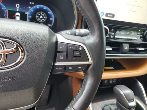 Used 2023 Toyota Highlander Platinum image 27
