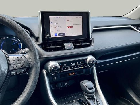 Used 2024 Toyota RAV4 XLE AWD/4WD image 7