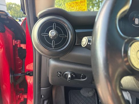 Used 2023 MINI Cooper 2-Door Hardtop FWD image 22