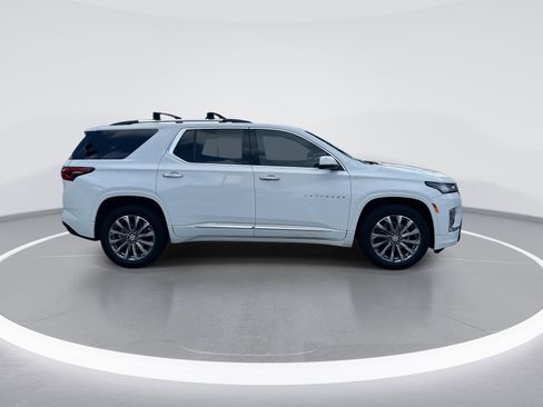 Used 2023 Chevrolet Traverse Premier FWD image 10