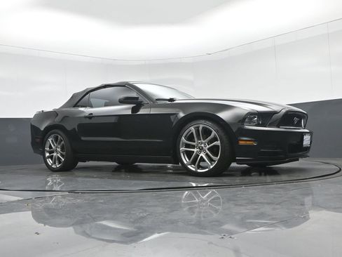 Used 2013 Ford Mustang Premium image 37