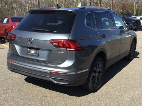 Used 2022 Volkswagen Tiguan SE w/ Panoramic Sunroof Package image 3