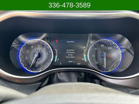 Used 2018 Chrysler Pacifica Limited w/ Advanced Safetytec Group image 9