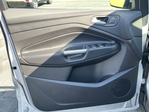 Used 2019 Ford Escape SE image 17