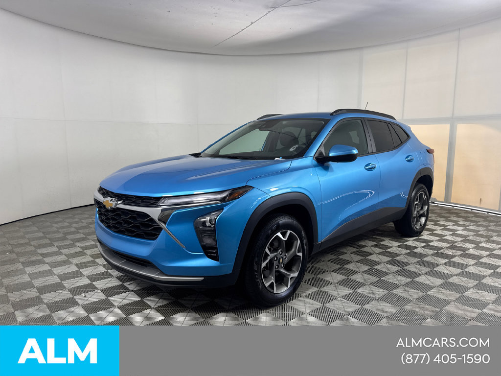 Used 2025 Chevrolet Trax LT FWD image 1