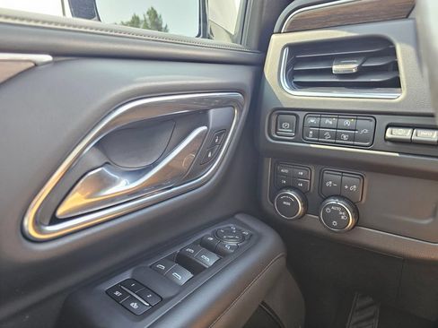 Used 2022 Chevrolet Suburban High Country w/ Premium Package 2 AWD/4WD image 34