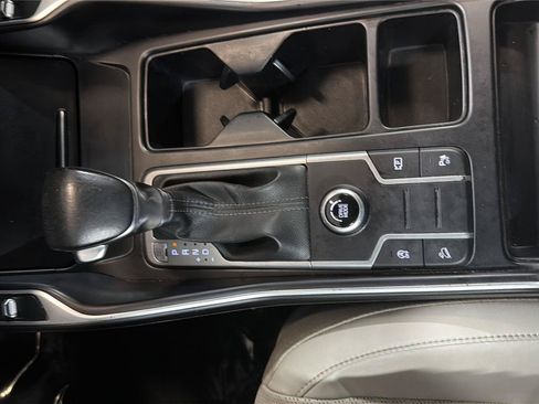 Used 2022 Kia Sorento S FWD image 19